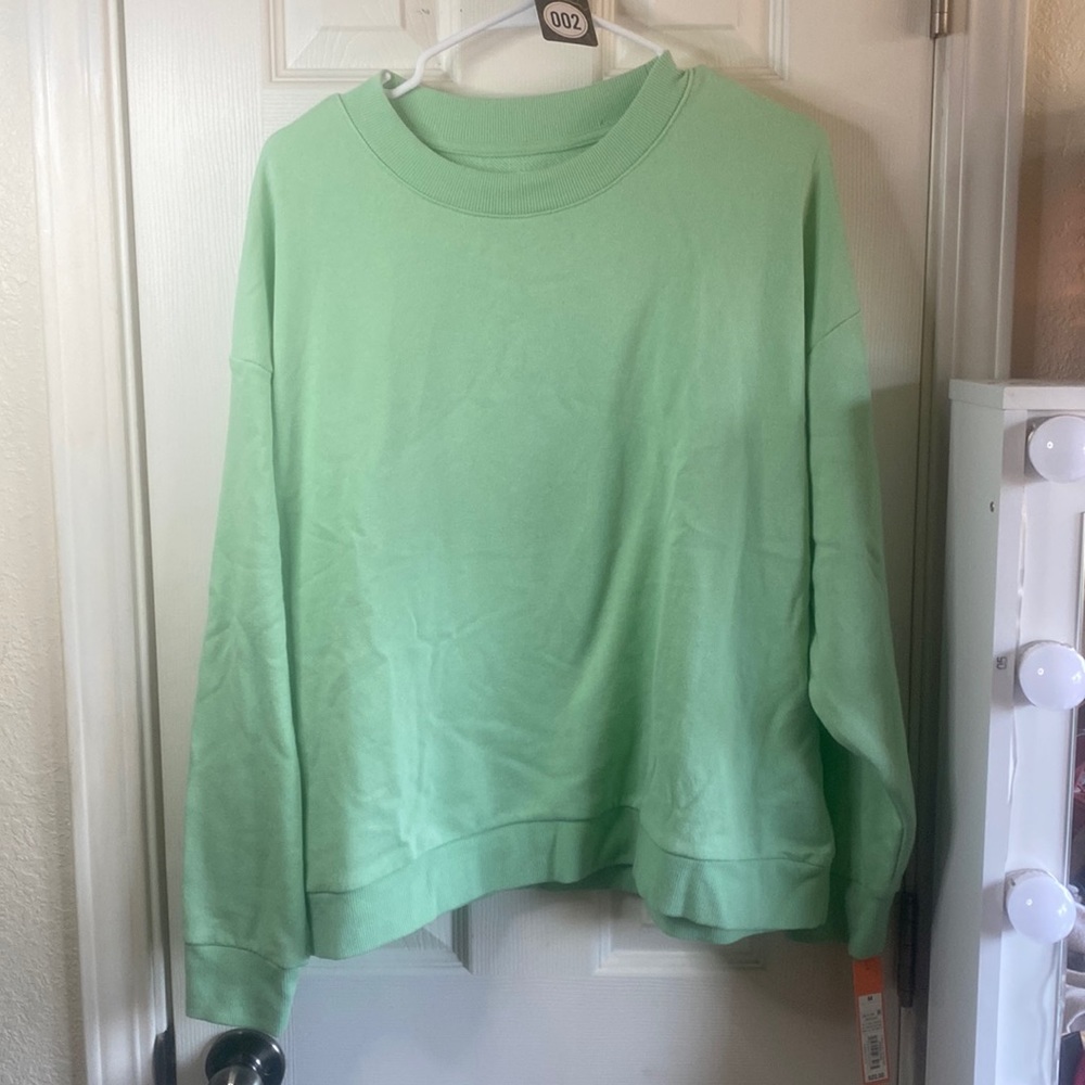 002 NWT green crewneck